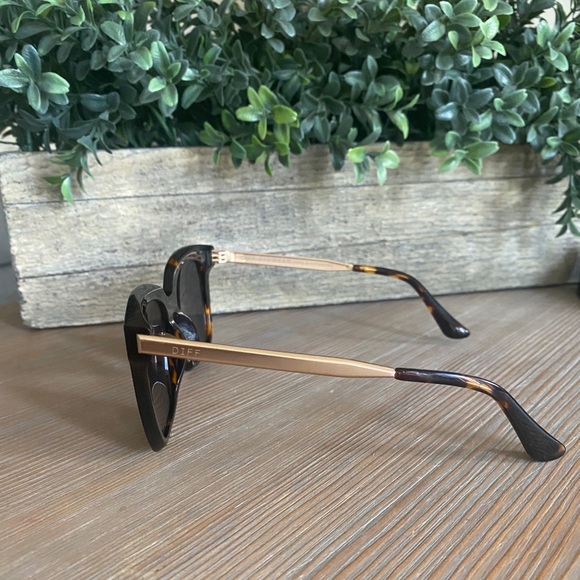 DIFF Eyewear Bella Sunglasses - Picture 4 of 5